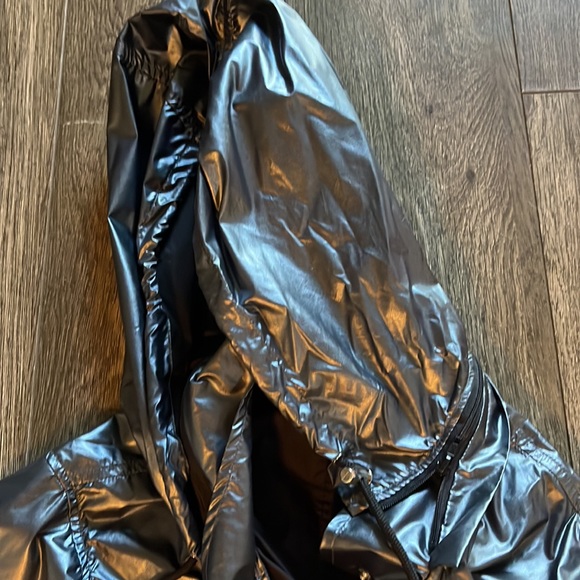 Shiny silver rain jacket size M - Picture 8 of 10